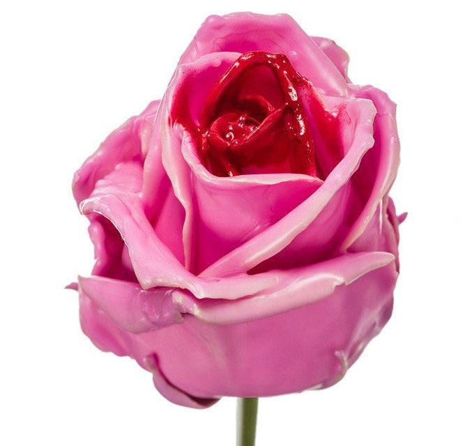 Bouquet de grosses roses de cire à flux rose avec noyau rouge
