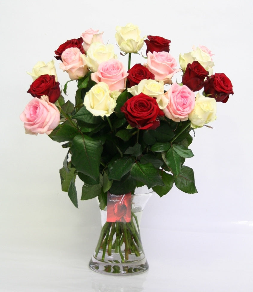 Bouquet de roses romantiques de grandes roses fluide