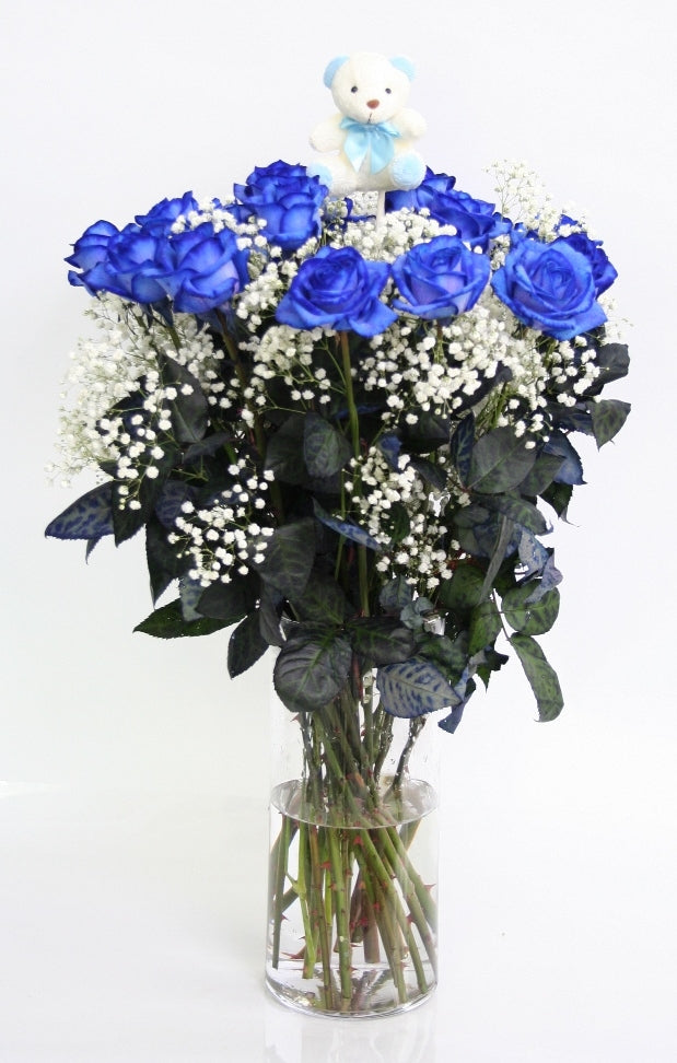 Blauwe Rozen boeket met Gypsophile en blauw beertje