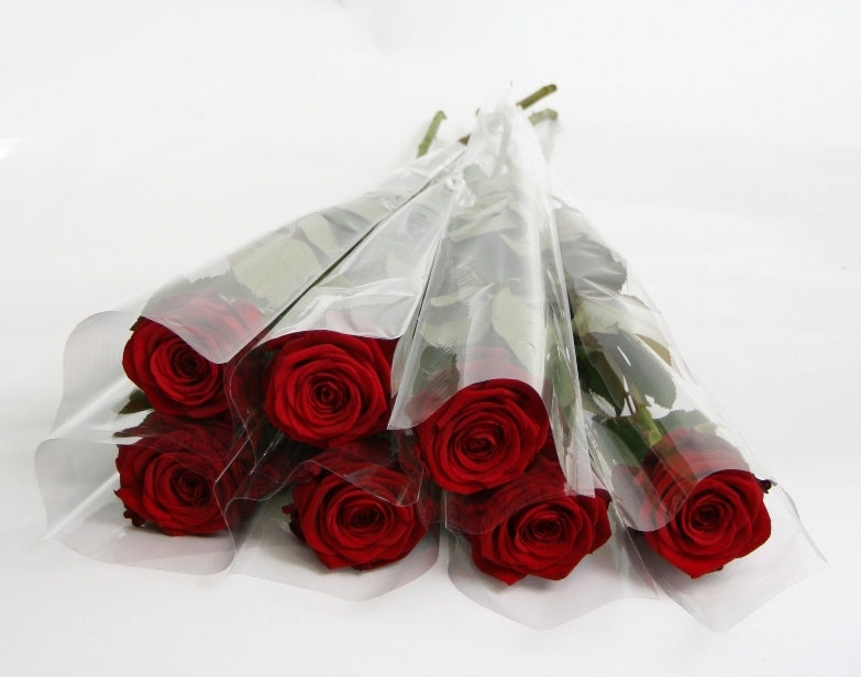 Longues roses emballées dans un boîtier à partir de 10 roses