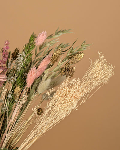 Pink Elegance – Zacht Roze Droogbloemenboeket 50cm