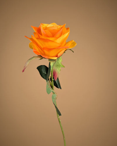 Rose de soie Simone – Jaune/Orange chaud (45 cm)