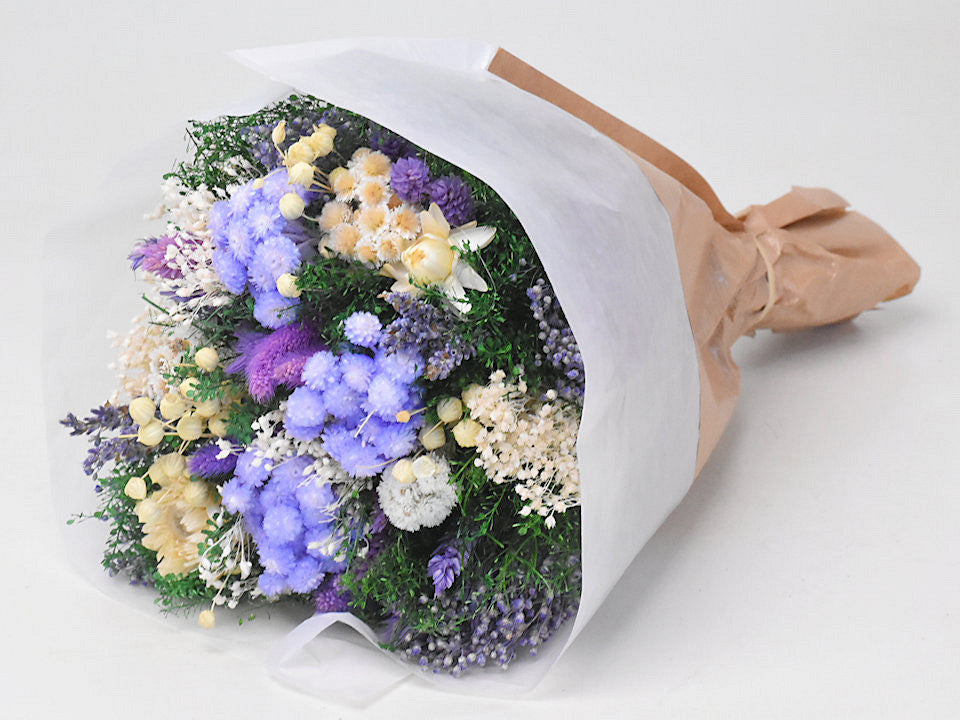Dry flowers bouquet lilac