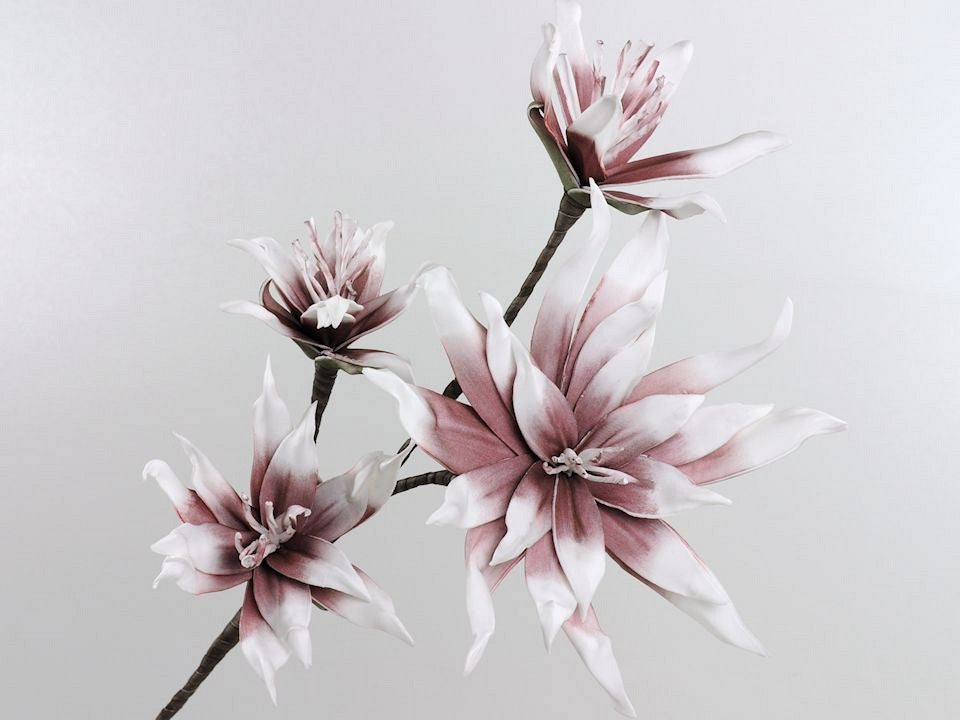 Branche de fleur de mousse blanche / lilas 85 cm